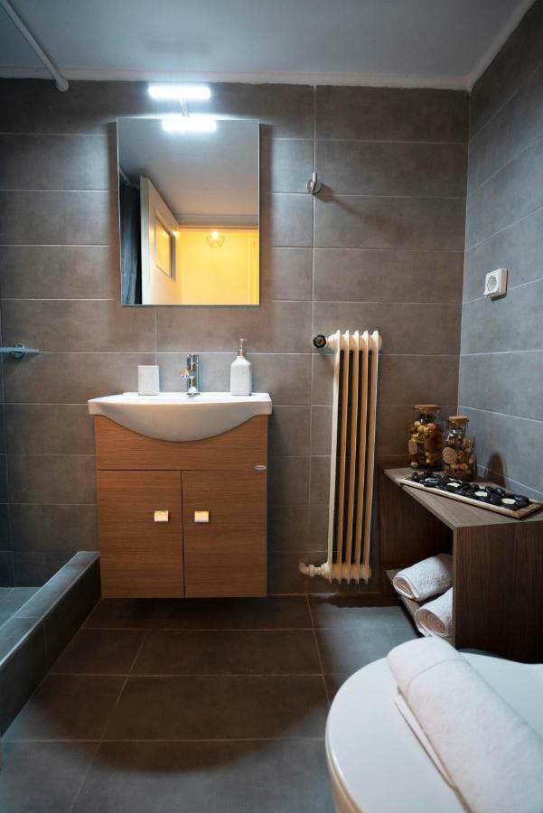 Cozy Apt Next To Metro And Close To Acropolis! Atenas Exterior foto